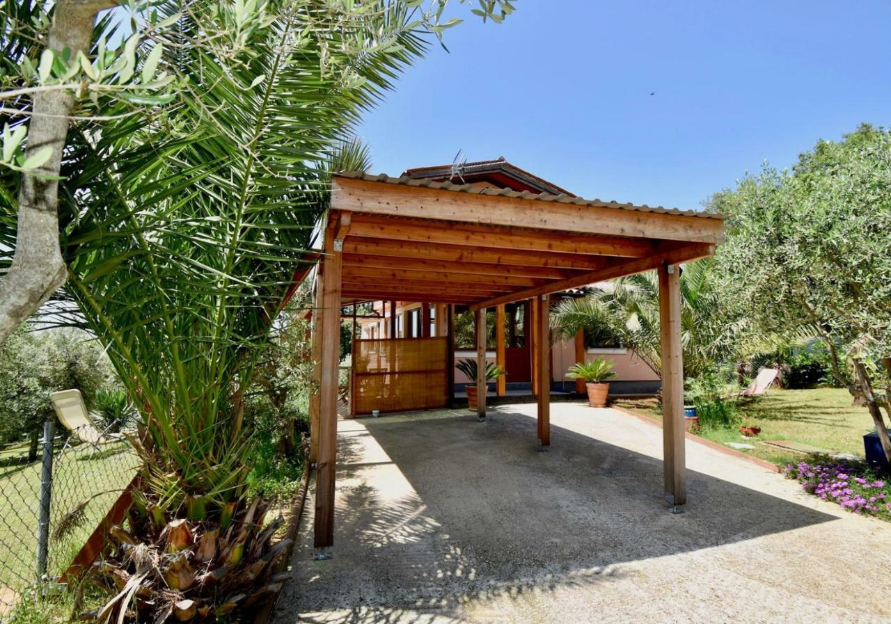 Relaxing Holiday House With Terrace Sea View Medulin Exterior foto